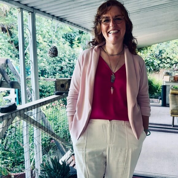 Meet your Posher, Kristine - Picture 2 of 5